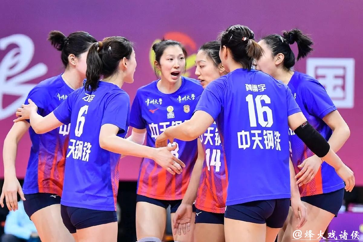 上海女排击败江苏队继续领跑排超联赛,榜首大战折射中国女排新老交替整体格局 上海女排击败江苏队继续领跑排超联赛,榜首大战折射中国女排新老交替整体格局